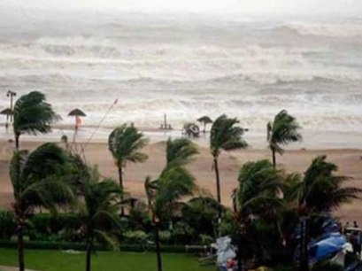 cyclone-wardhas-panic-was-declared-an-official-holiday-in-tamil-nadu